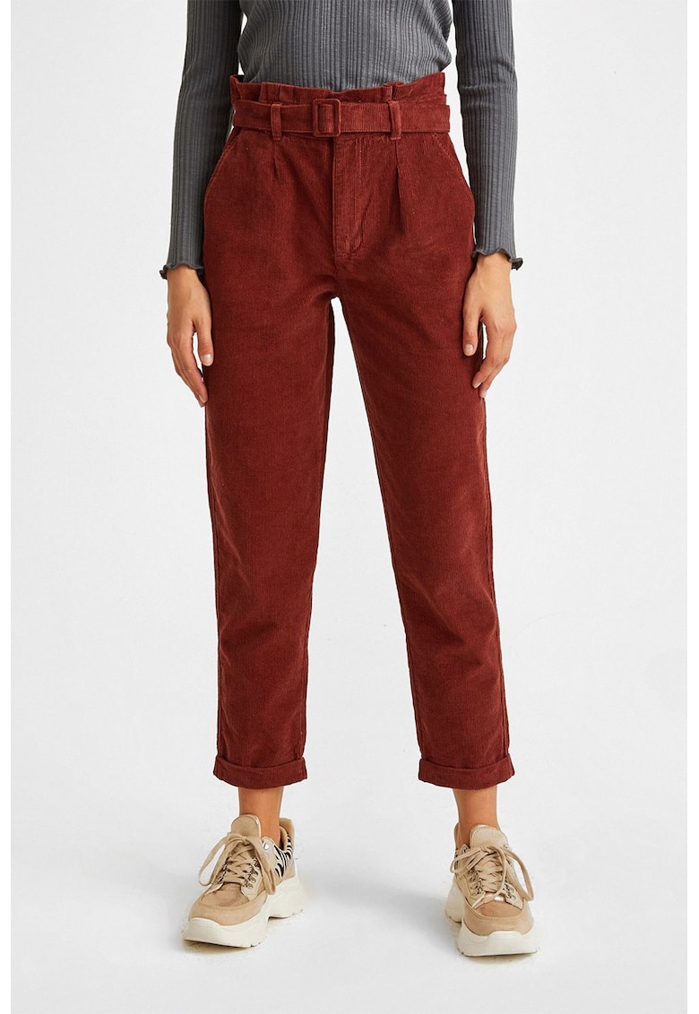 Pantaloni conici cu talie inalta