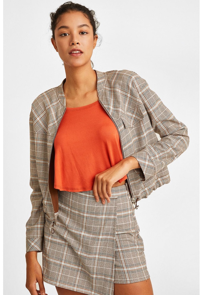 Jacheta cu model in carouri si fermoar