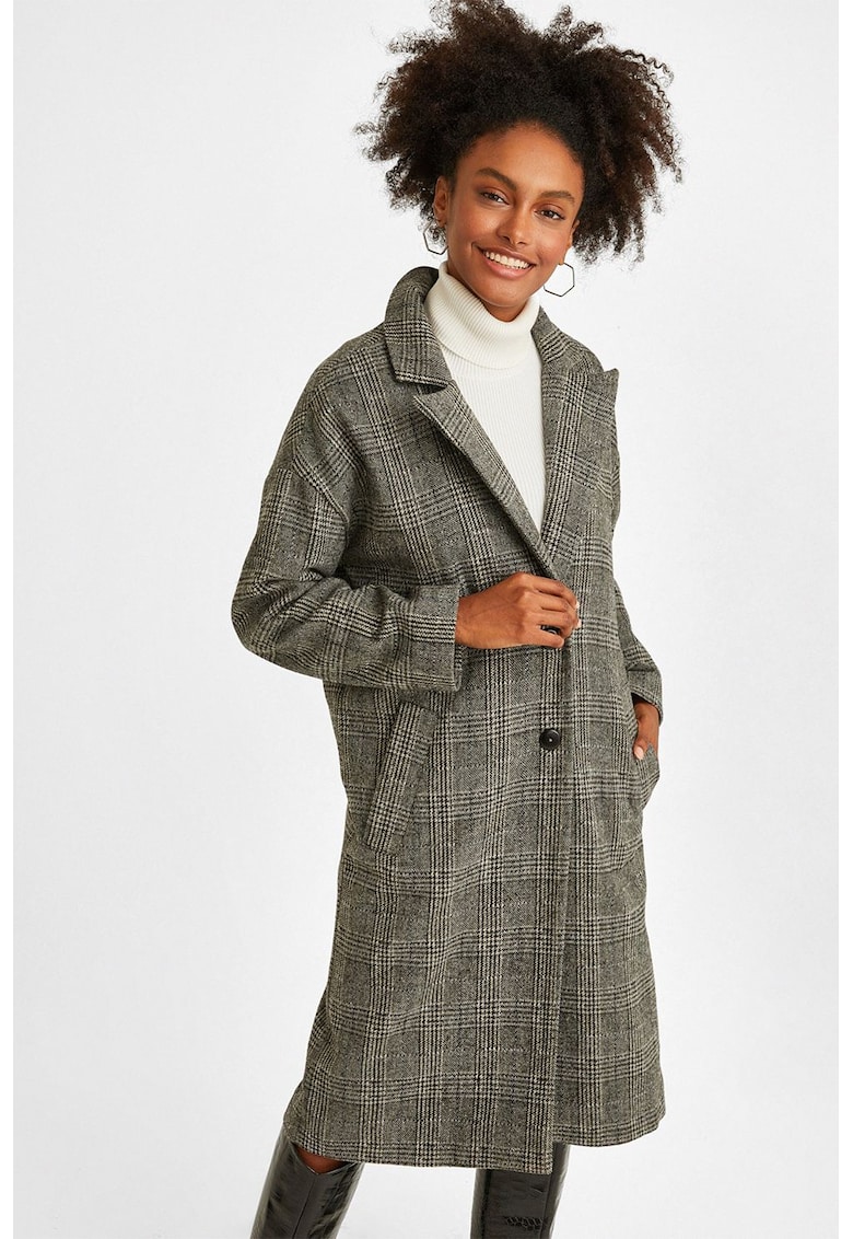 Palton cu model in carouri si nasturi