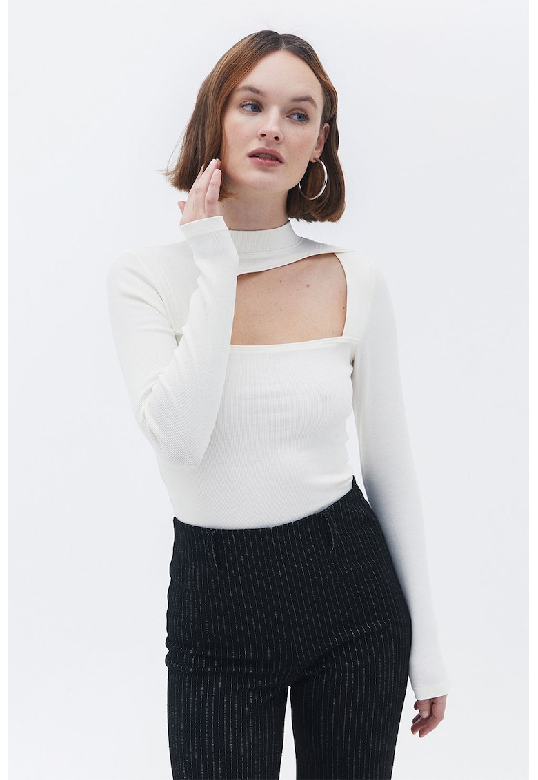 Bluza striata cu detalii decupate