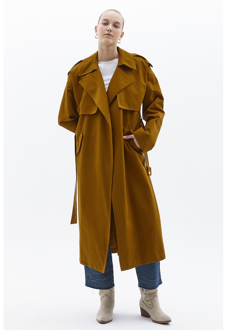 Trenci cu revere decupate si buzunare oblice