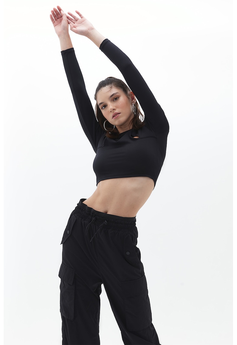 Bluza crop cu decupaje