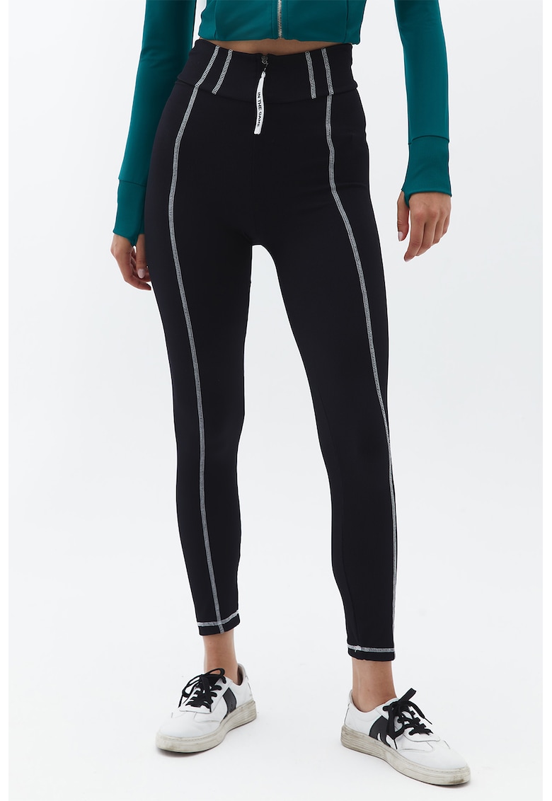 Colanti cu cusaturi contrastante