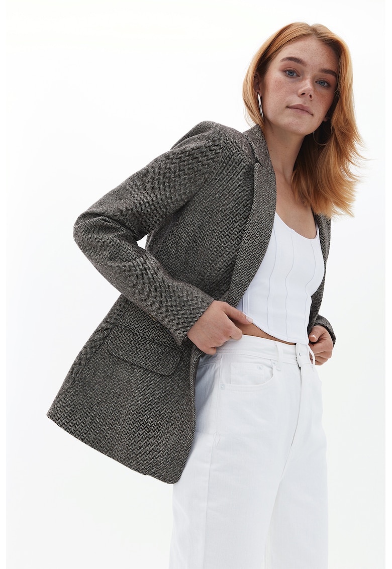 Sacou uni cu buzunare cu clapa