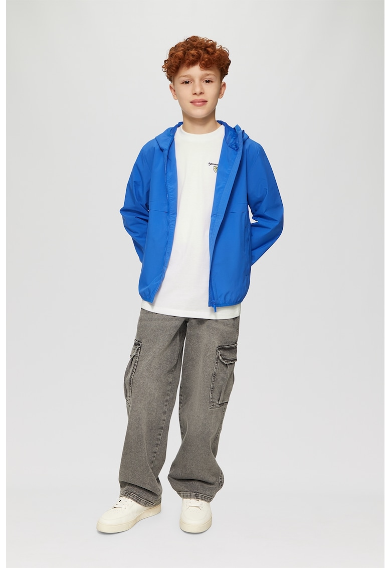 Tricou cu decolteu la baza gatului si imprimeu pe piept