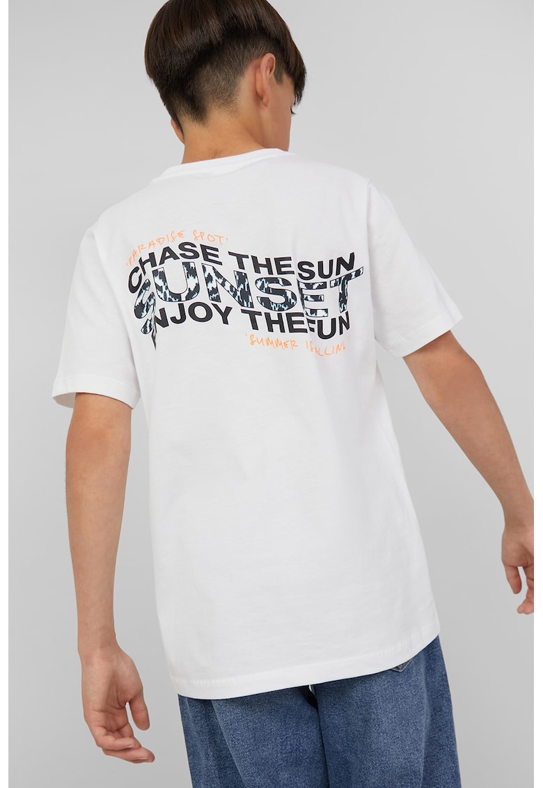 Tricou cu decolteu la baza gatului si imprimeu text pe spate