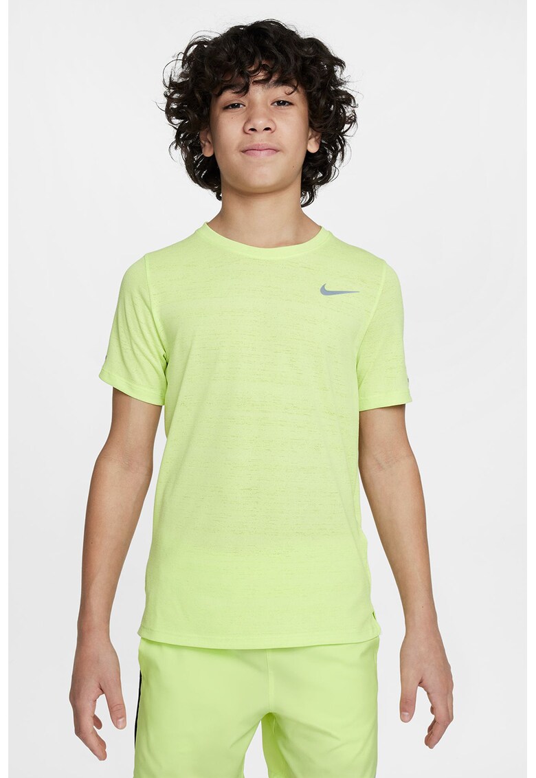 Tricou cu logo reflectorizant si imprimeu pentru fitness Miler Dri-Fit Tricou cu logo reflectorizant si imprimeu pentru fitness Miler Dri-Fit