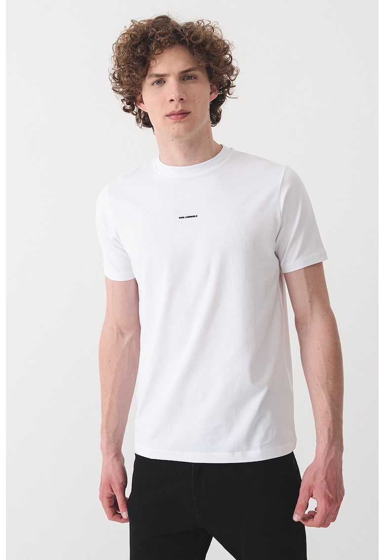 Tricou cu decolteu la baza gatului si logo discret