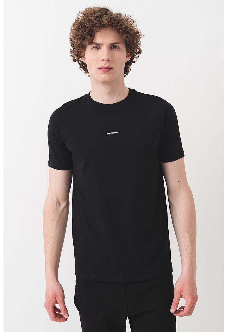 Tricou cu decolteu la baza gatului si logo discret