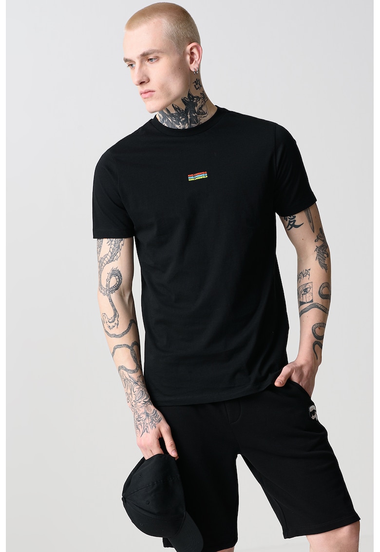 Tricou cu decolteu la baza gatului si logo discret - Negru