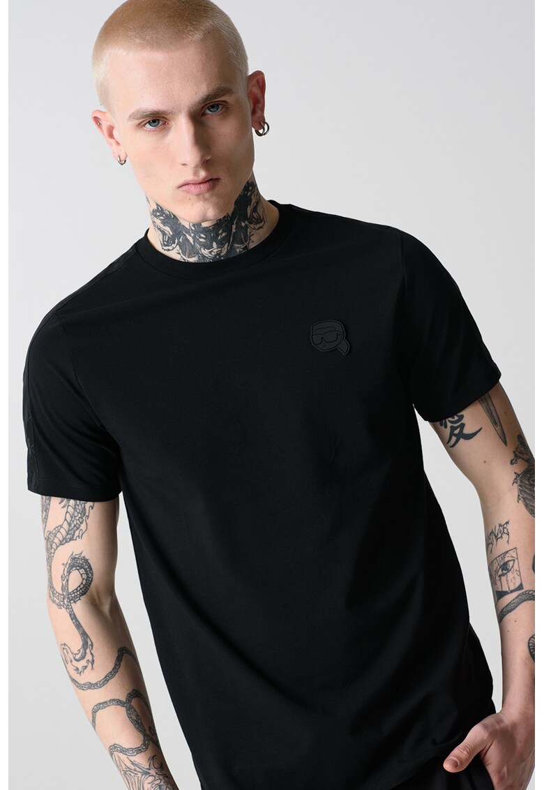 Tricou cu decolteu la baza gatului si banda logo - Negru