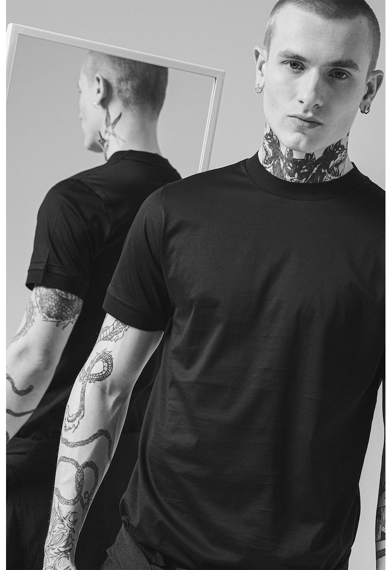 Tricou din bumbac cu decolteu la baza gatului