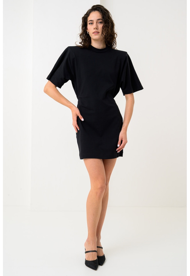 Rochie mini cu umeri intariti