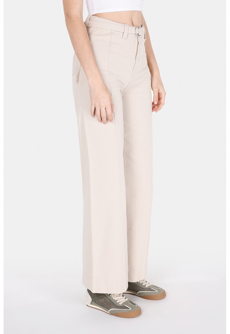 Blugi cu croiala ampla si talie inalta