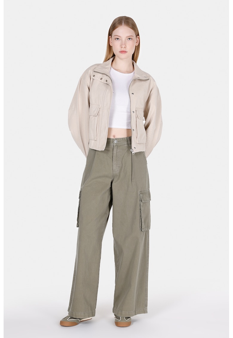 Pantaloni cargo cu croiala ampla Pantaloni cargo cu croiala ampla