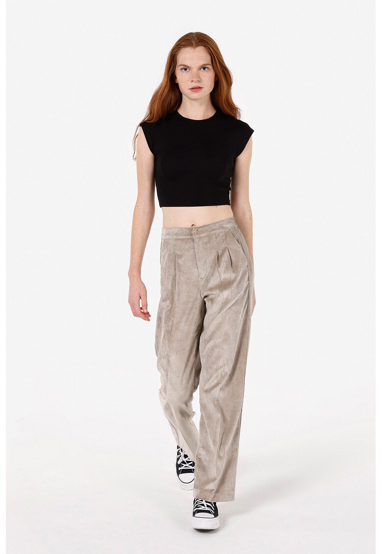 Pantaloni cu talie inalta si pliuri