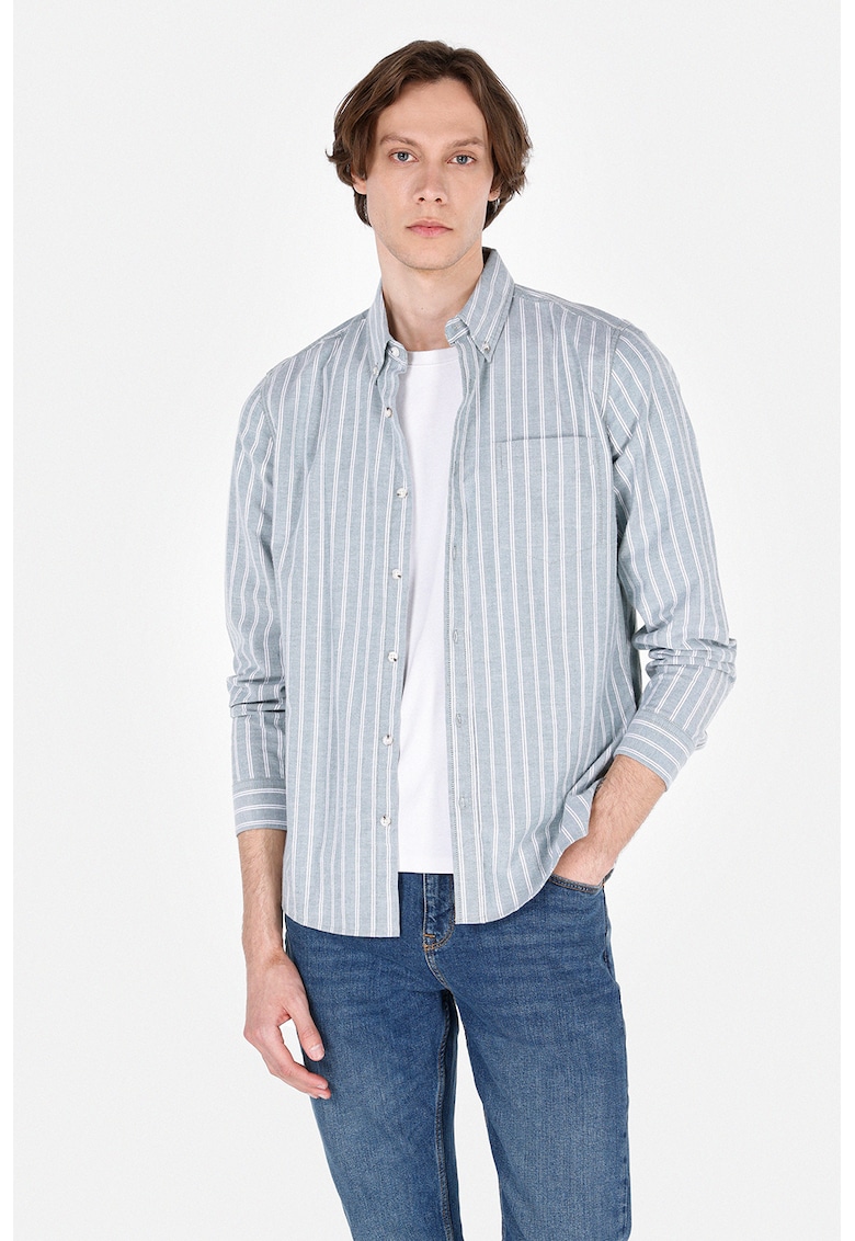 Camasa in dungi cu buzunar pe piept