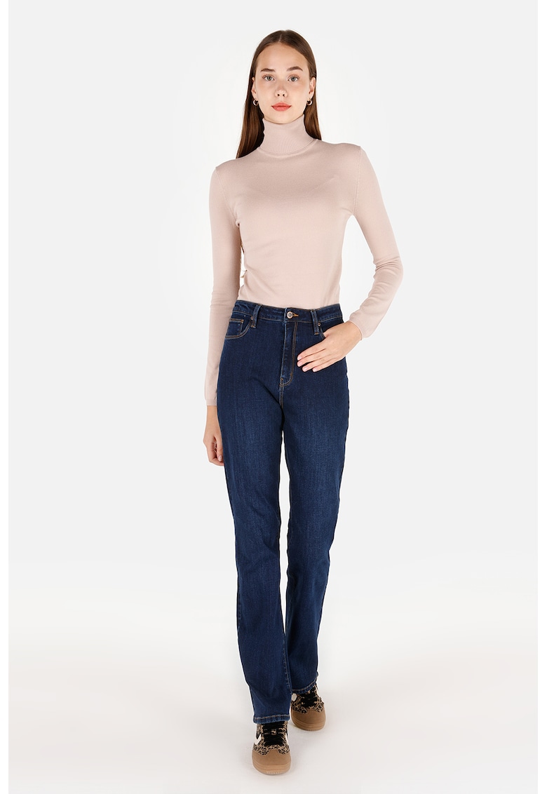 Pulover tricotat fin cu guler inalt