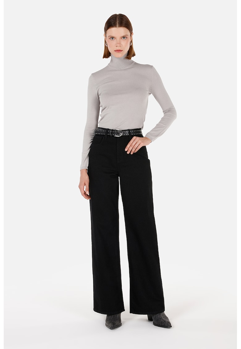 Pulover tricotat fin cu guler inalt