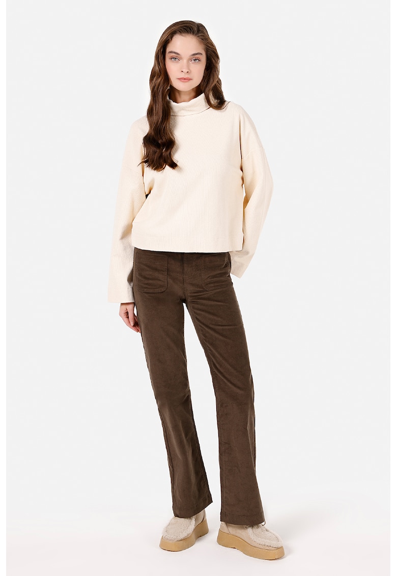 Bluza lejera cu guler inalt