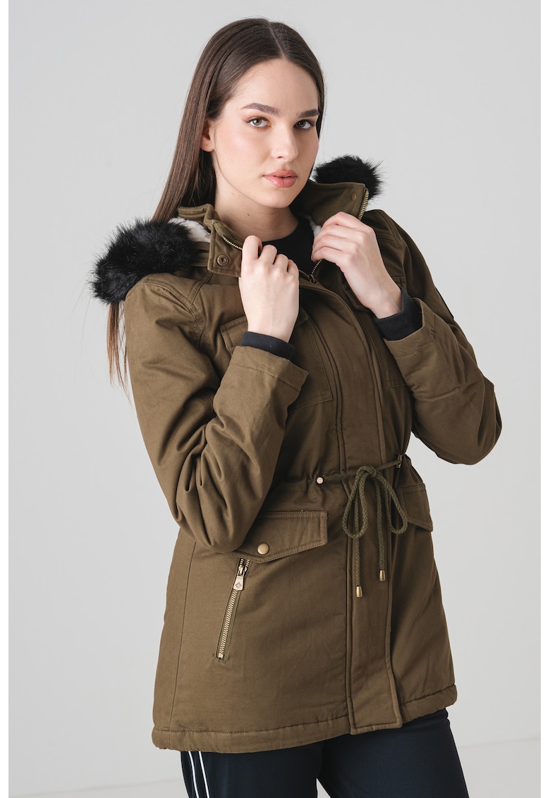 Geaca cu talie ajustabila