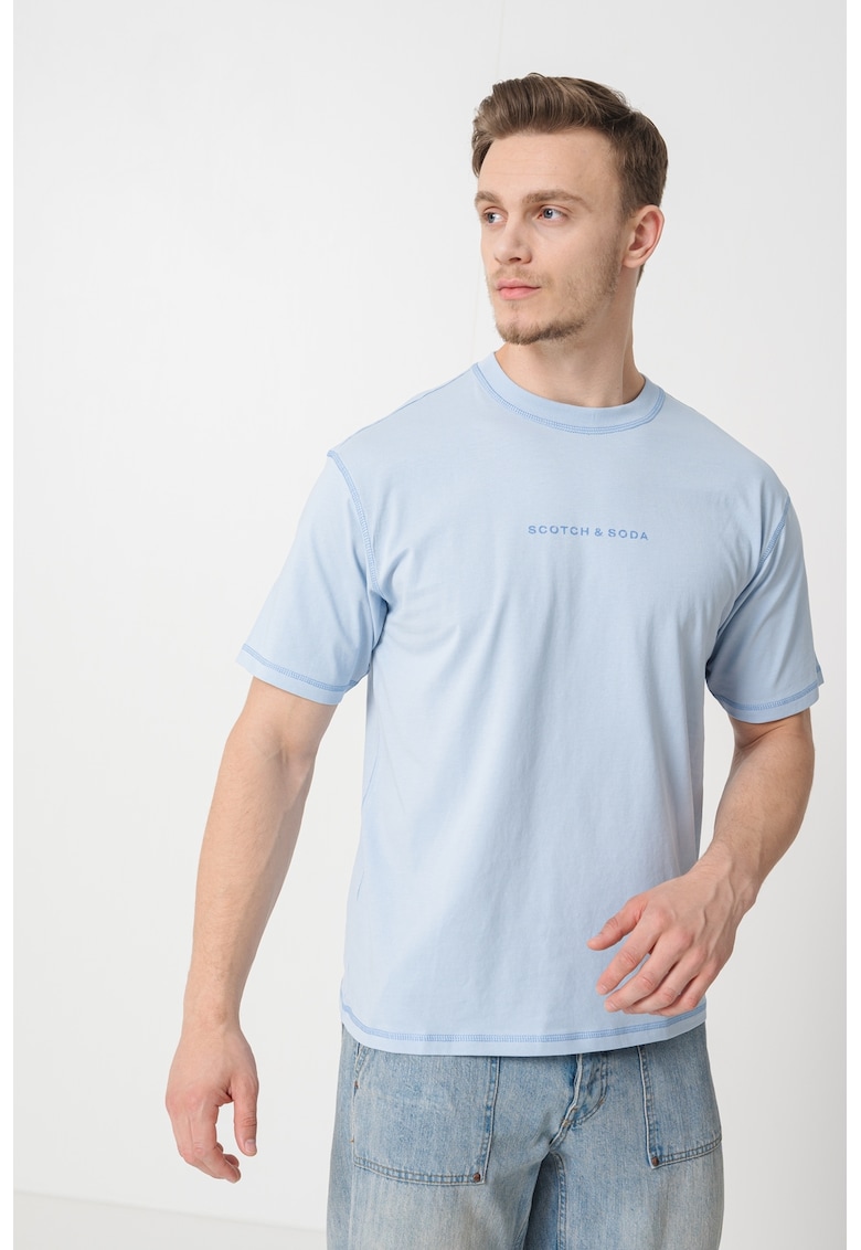 Tricou cu decolteu la baza gatului si imprimeu logo