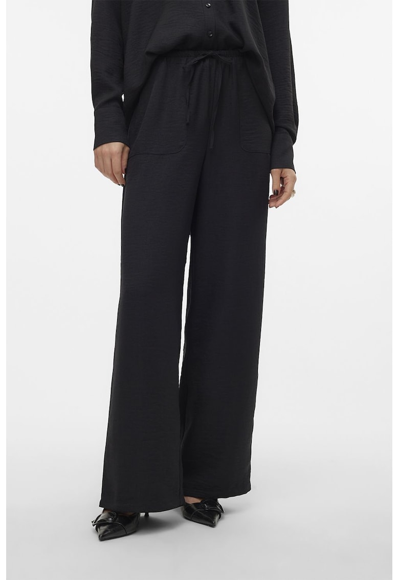 Pantaloni cu croiala ampla si snur