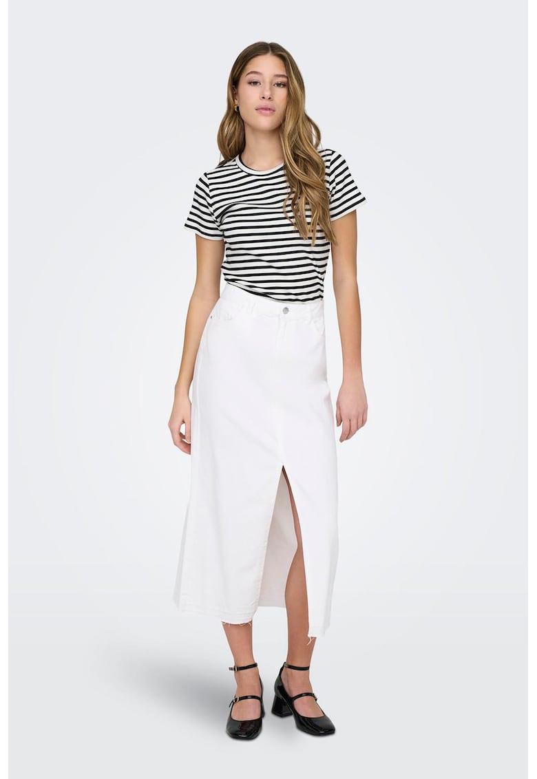 Tricou striat cu decolteu la baza gatului