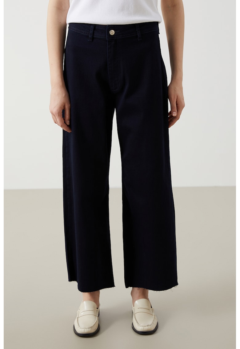 Blugi crop cu croiala ampla