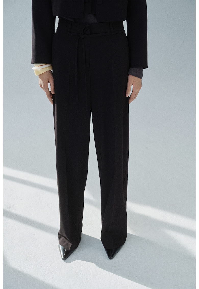 Pantaloni eleganti cu croiala ampla