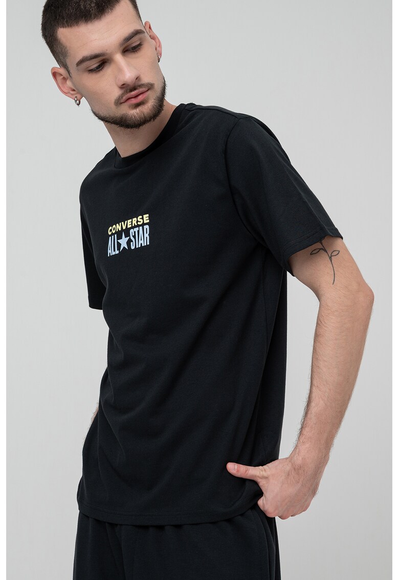 Tricou cu decolteu la baza gatului si logo - Negru