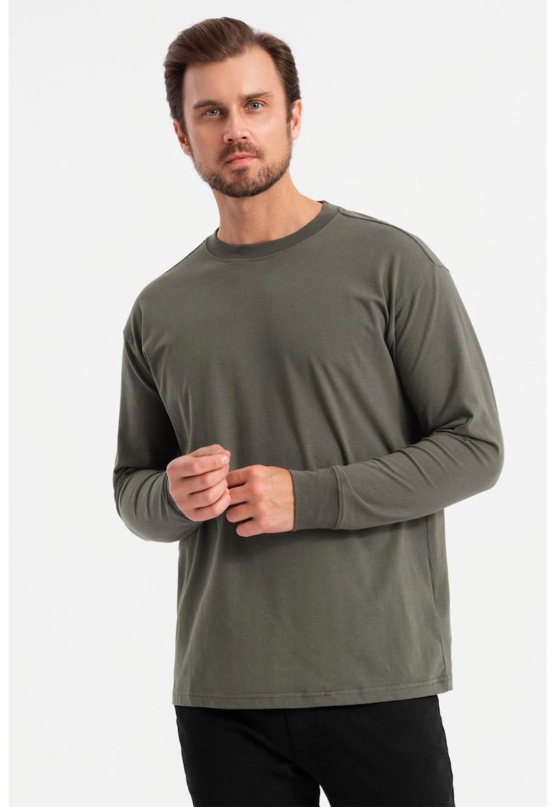 Bluza lejera cu decolteu la baza gatului