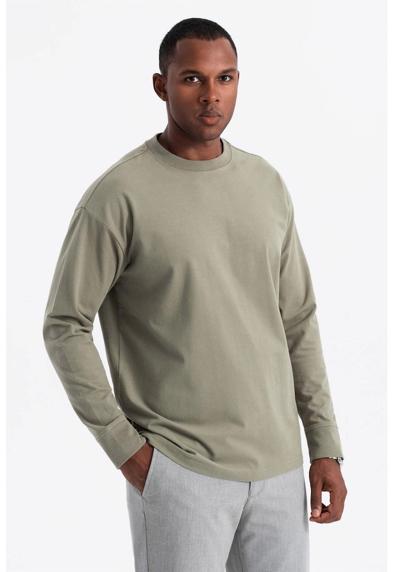 Bluza lejera cu decolteu la baza gatului