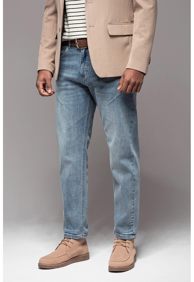 Blugi conici cu talie medie