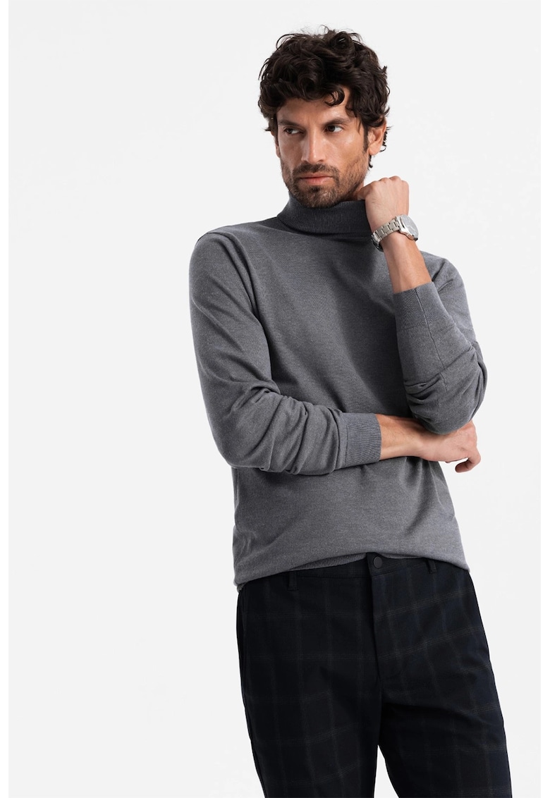 Bluza tricotata fin cu guler inalt