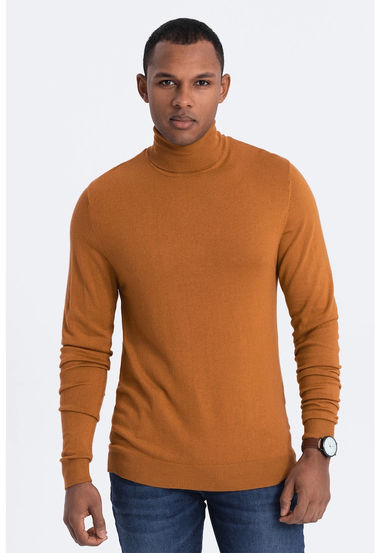 Bluza tricotata fin cu guler inalt