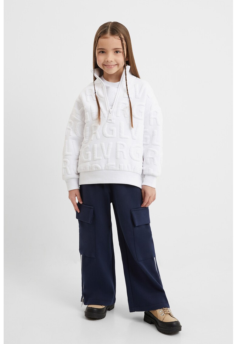 Bluza cu decolteu la baza gatului si fenta cu fermoar