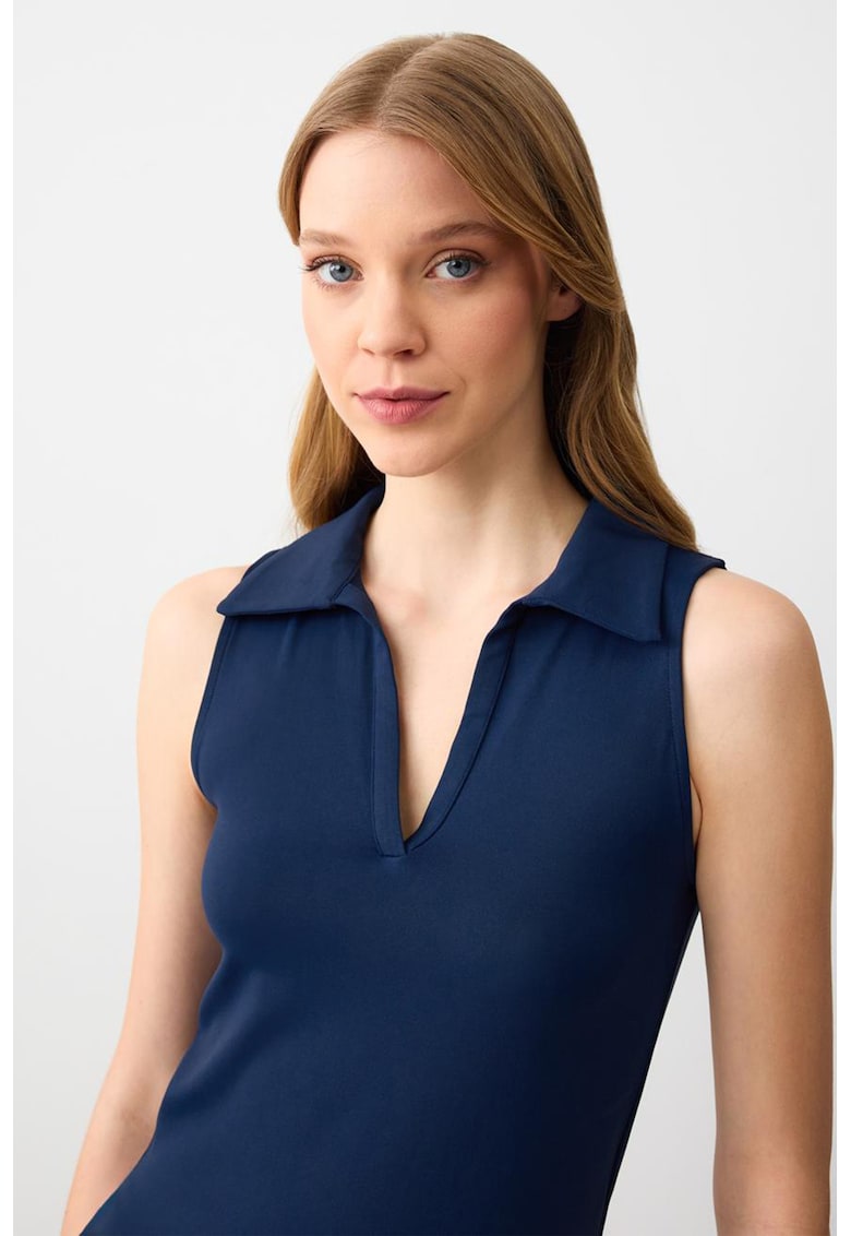 Top uni cu decolteu in V