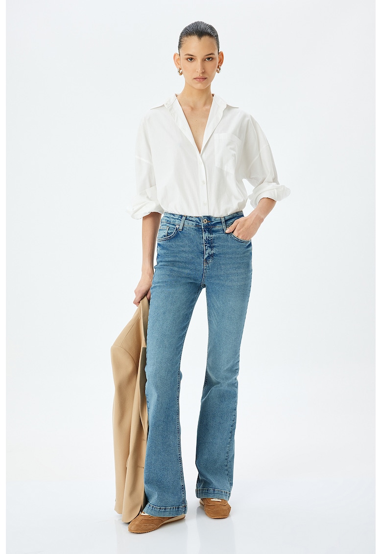 Blugi evazati cu talie inalta