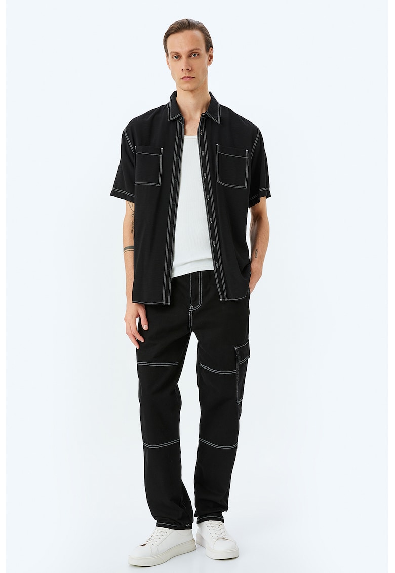 Pantaloni cargo cu cusaturi contrastante