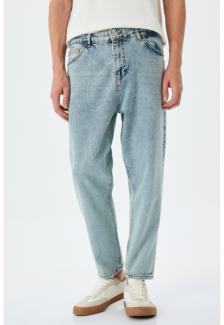 Blugi conici cu talie medie