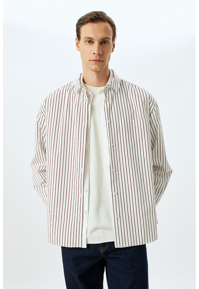 Camasa cu model in dungi si guler ascutit