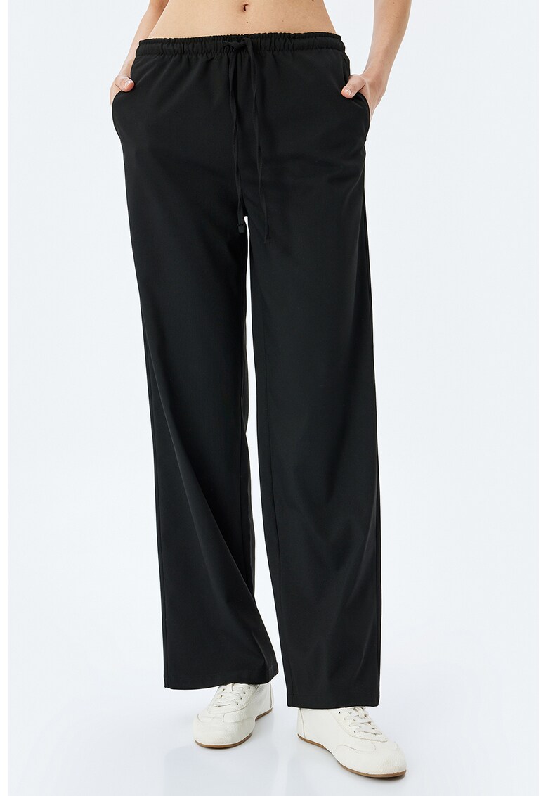 Pantaloni cu croiala ampla si talie elastica