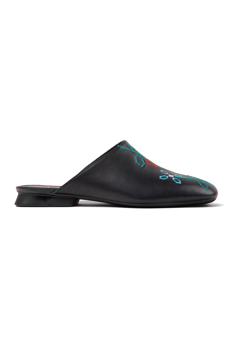 Saboti de piele cu broderii