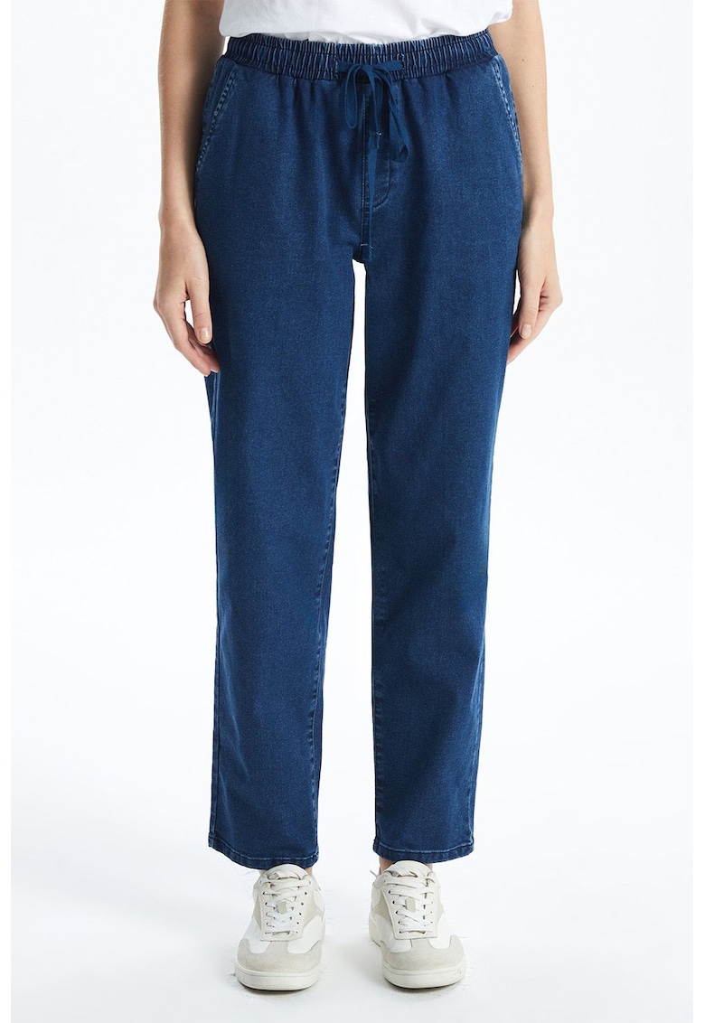 Blugi cu croiala conica si snur de ajustare in talie