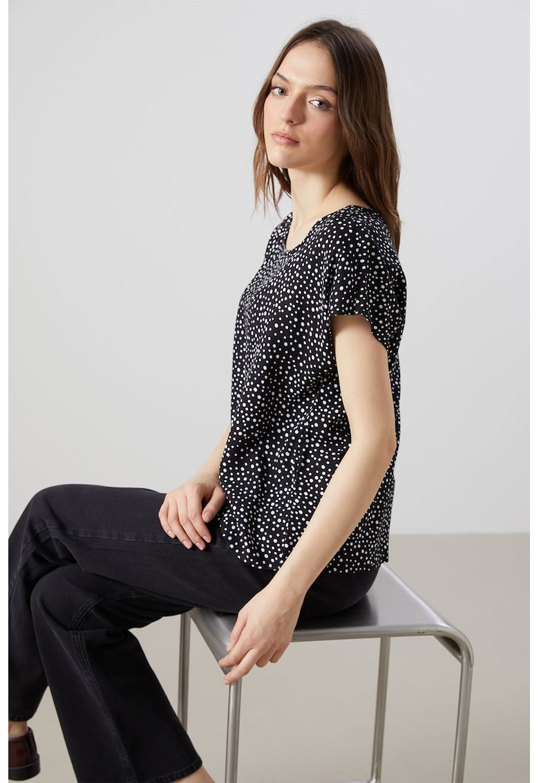 Bluza cu decolteu rotund si model cu buline