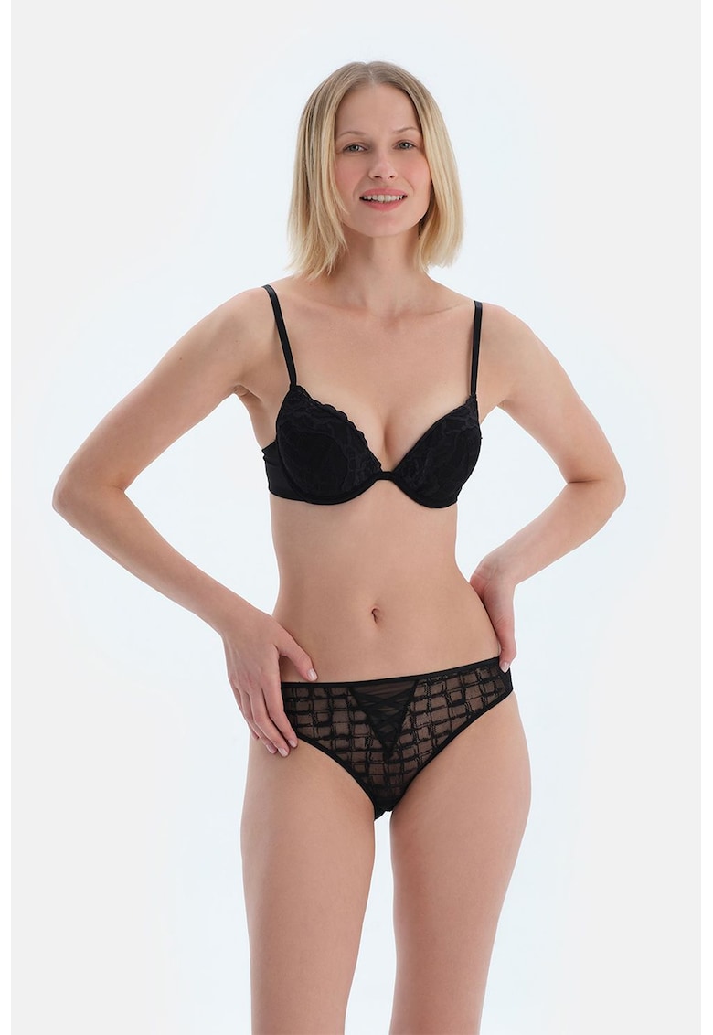 Chiloti semitransparenti cu detalii stralucitoare