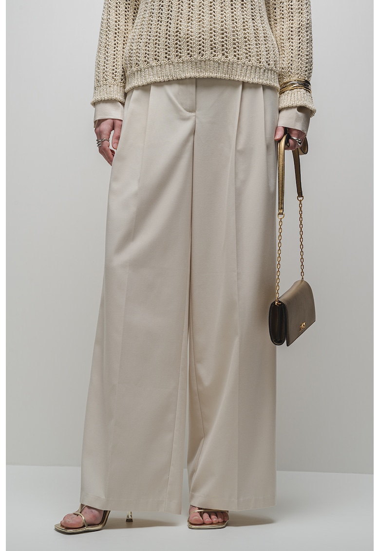 Pantaloni plisati cu croiala ampla