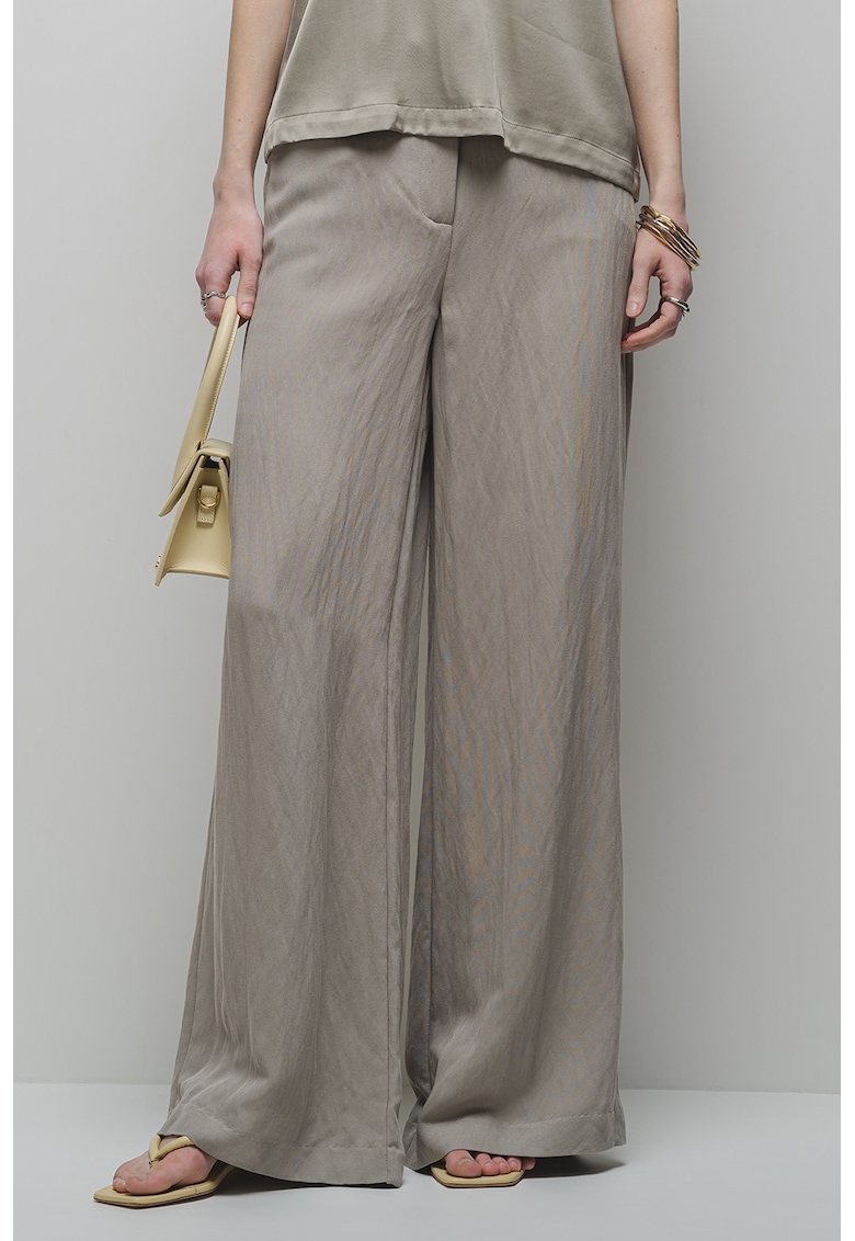 Pantaloni din satin cu croiala ampla