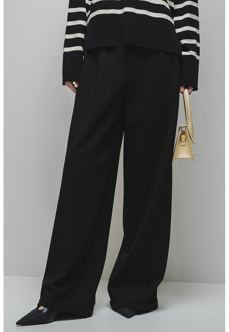 Pantaloni de trening cu croiala ampla